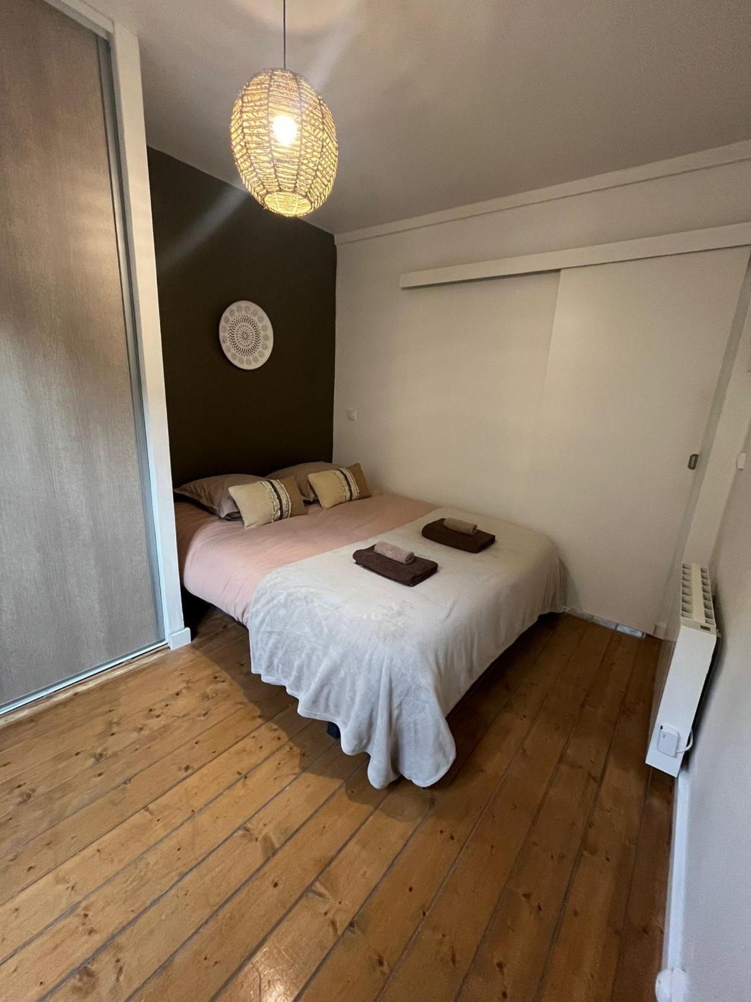 L'Escale Niortaise - Centre-Ville - 10Mn Gare - Wifi - Netflix Room photo