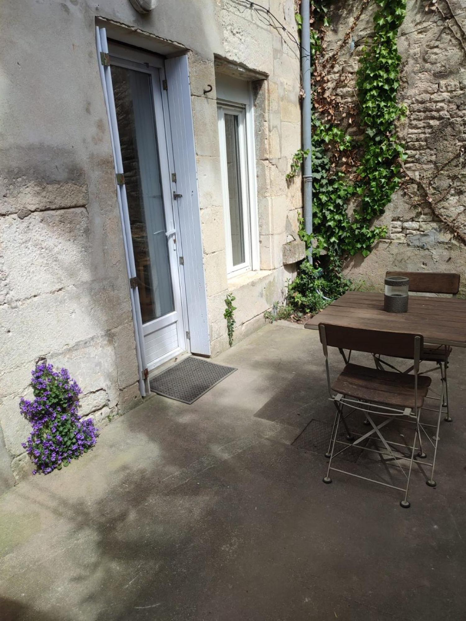 L'Escale Niortaise - Centre-Ville - 10Mn Gare - Wifi - Netflix Room photo